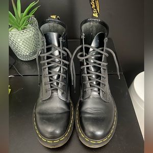 Women’s 1460 lace up Dr. Marten boots